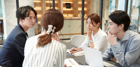担当者との打ち合わせの様子
