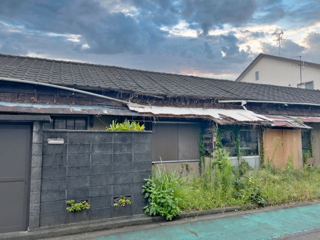 古い戸建て住宅の外観