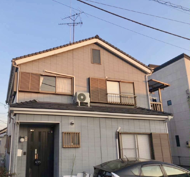 古い戸建ての外観